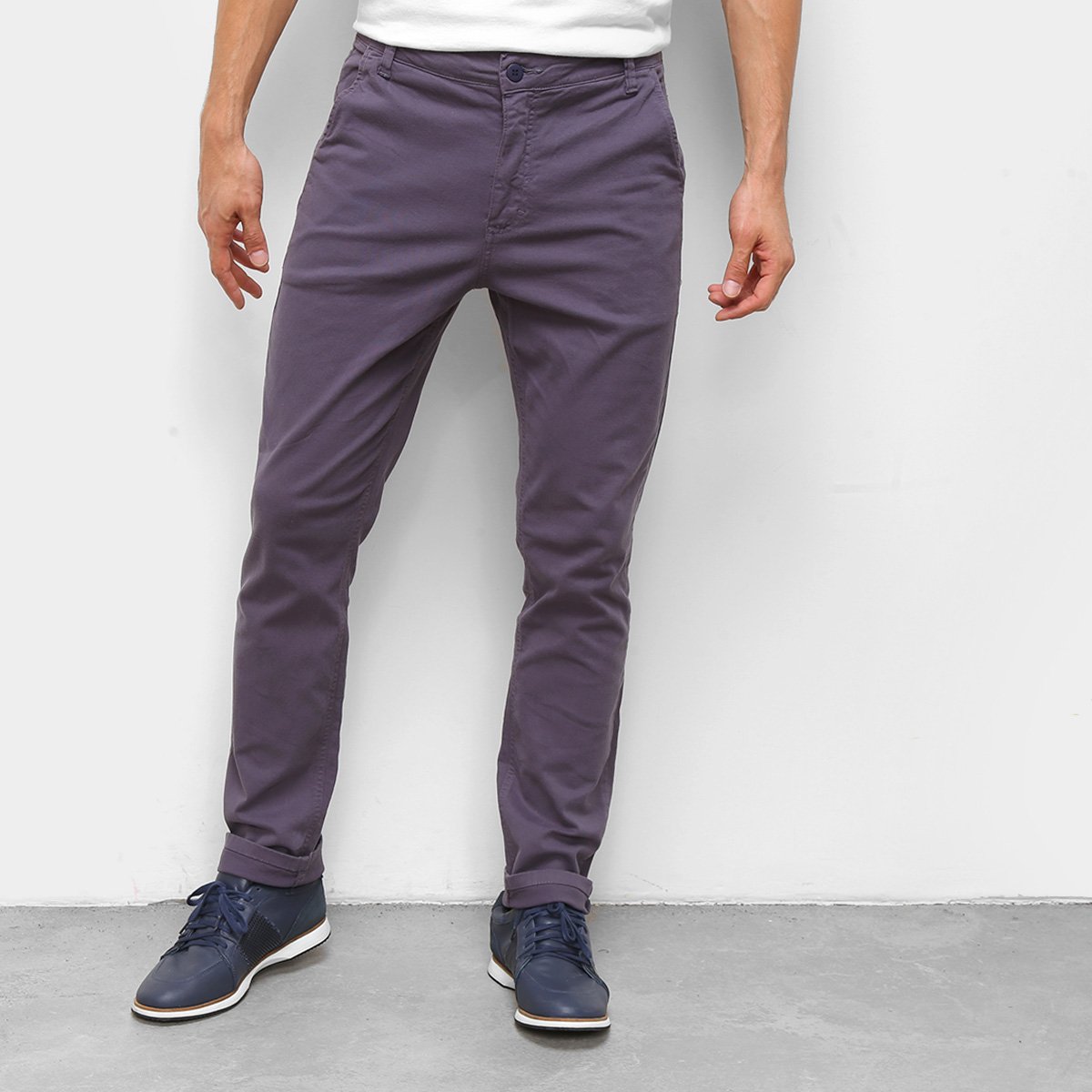 Calça Sarja Malwee Chino Masculina - Chumbo Menor preço em Calça Sarja Malwee Chino Masculina - Chumbo