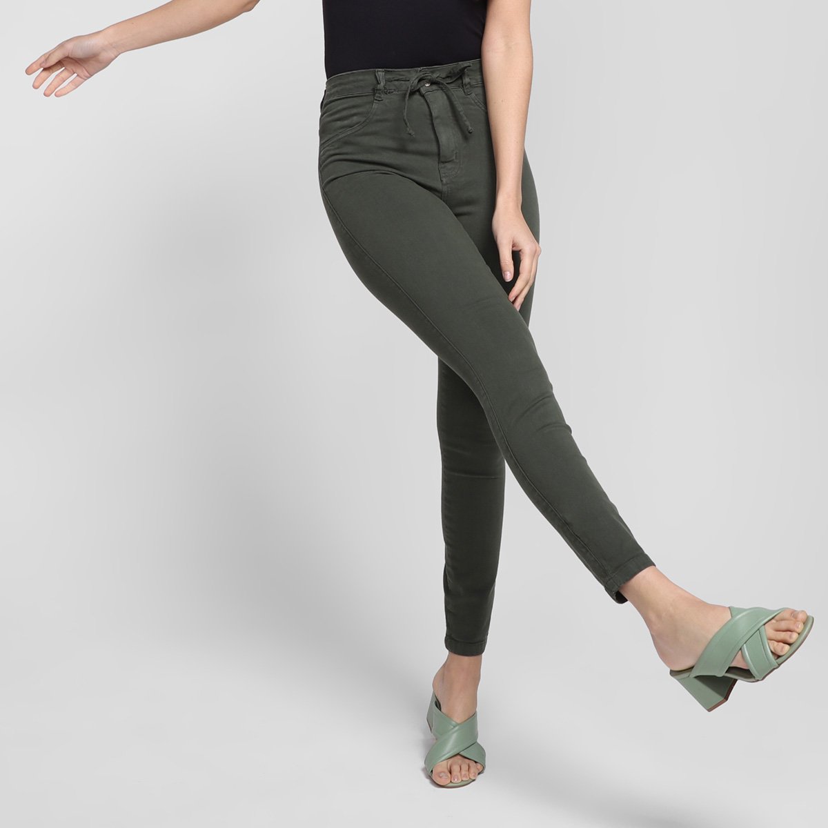Calça Sarja Skinny Cambos Cropped Feminina - Verde Militar é ruim? Calça Sarja Skinny Cambos Cropped Feminina - Verde Militar é boa?