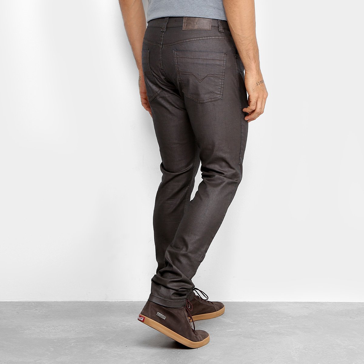 calça sarja resinada masculina