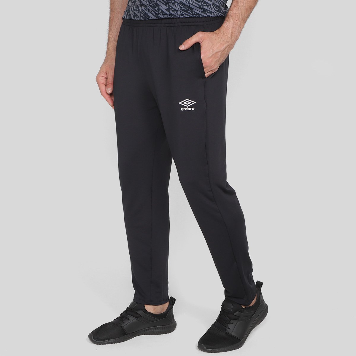 Calça Umbro Básico TWR Masculina - Preto Menor preço em Calça Umbro Básico TWR Masculina - Preto