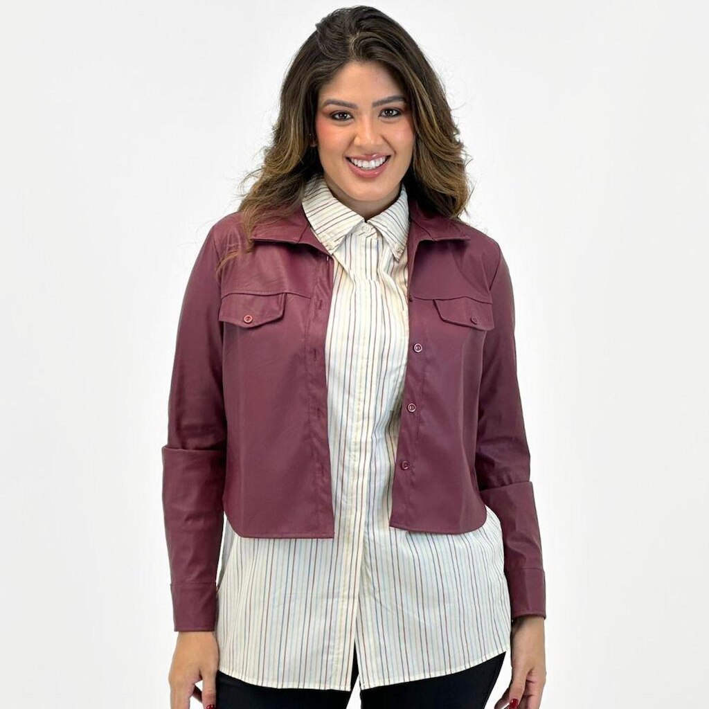 Camisa Cativa Cropped Manga Longa em P.u Feminina