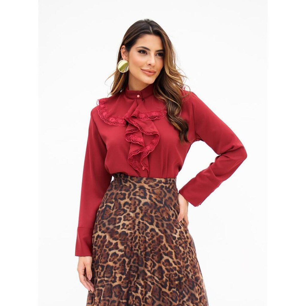 Camisa Feminina Acetinada com Jabour, Renda Delicada e Modelagem Refinada