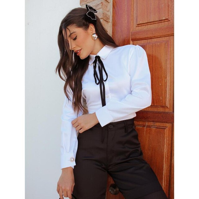Camisa Feminina Cetim com Laço Veludo Manga Longa