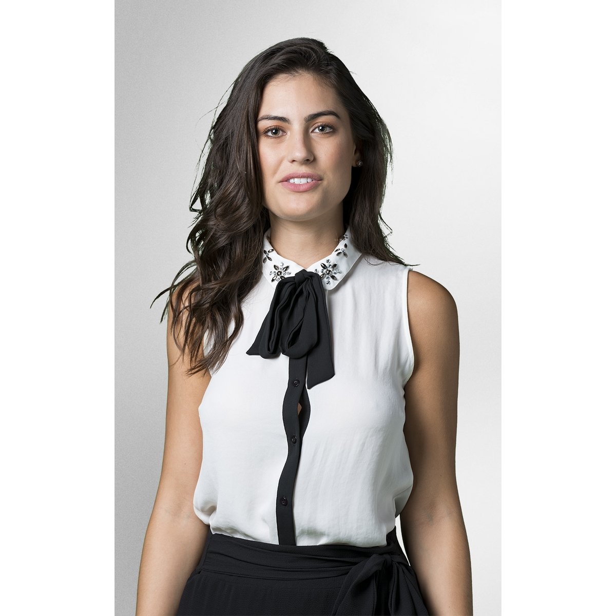 camisa feminina com gola bordada