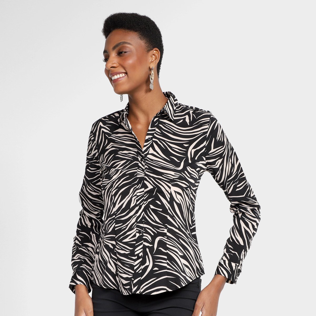 Camisa Manga Longa We're The Basic Estampada Feminina - Preto+Branco Menor preço em Camisa Manga Longa We're The Basic Estampada Feminina - Preto+Branco