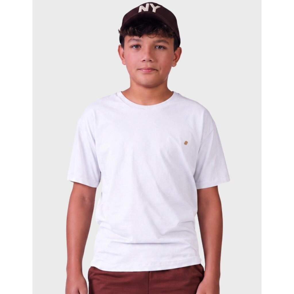 Camisa Modelo Oversize Gola Canoa Manga Curta Com Detalhes Discretos No Verão Masculino 12 a 18