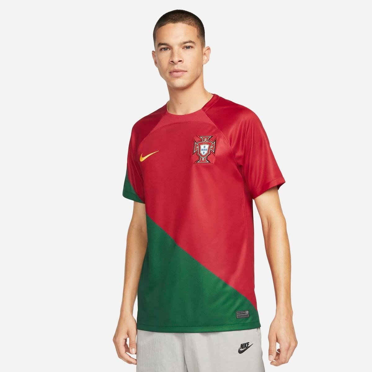 Camisa Nike Portugal I 2022/23 Torcedor Pro Masculina - Vermelho Menor preço em Camisa Nike Portugal I 2022/23 Torcedor Pro Masculina - Vermelho