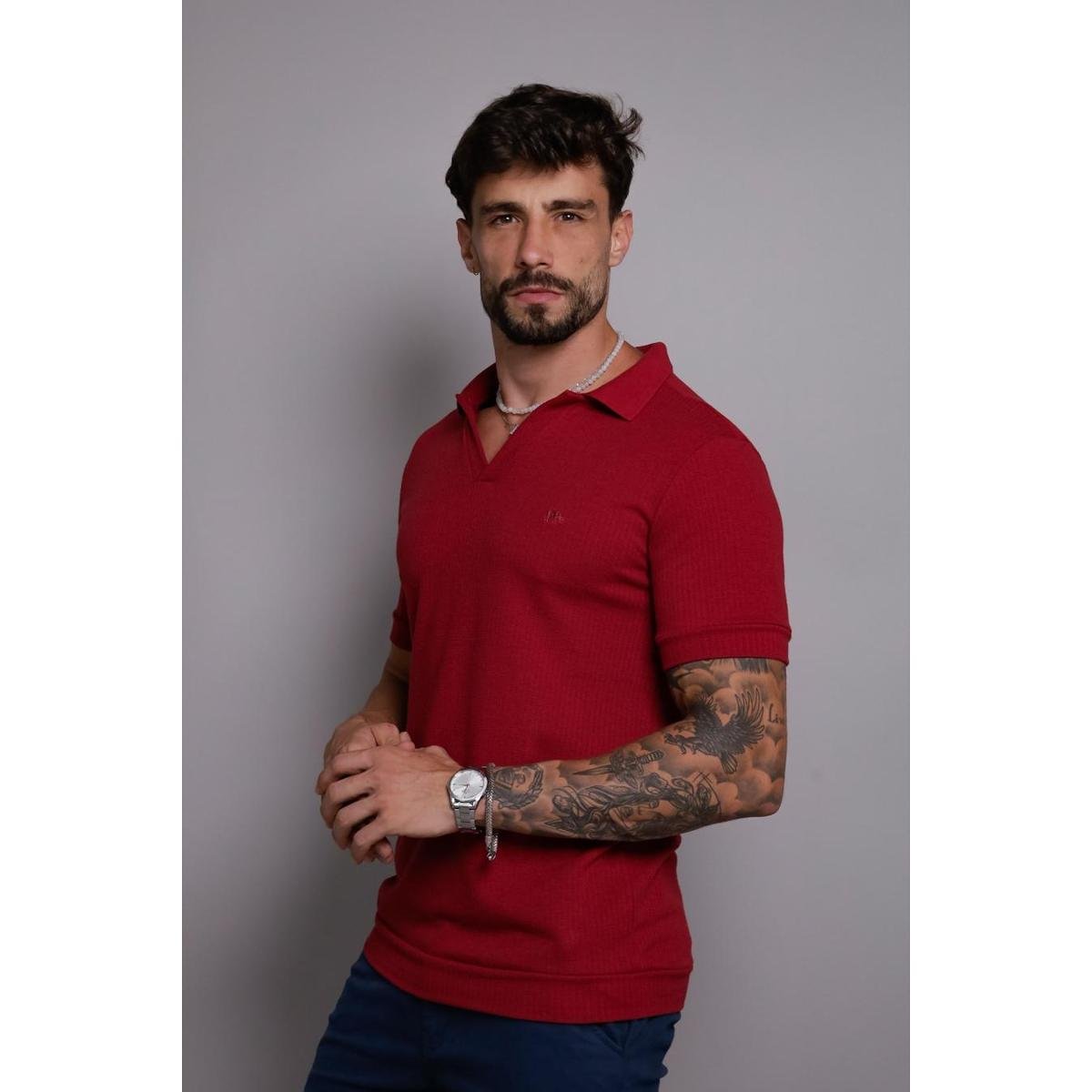 Camisa Polo Sem Botão Manga Curta com Punhos Barra e Manga Menor preço em Camisa Polo Sem Botão Manga Curta com Punhos Barra e Manga