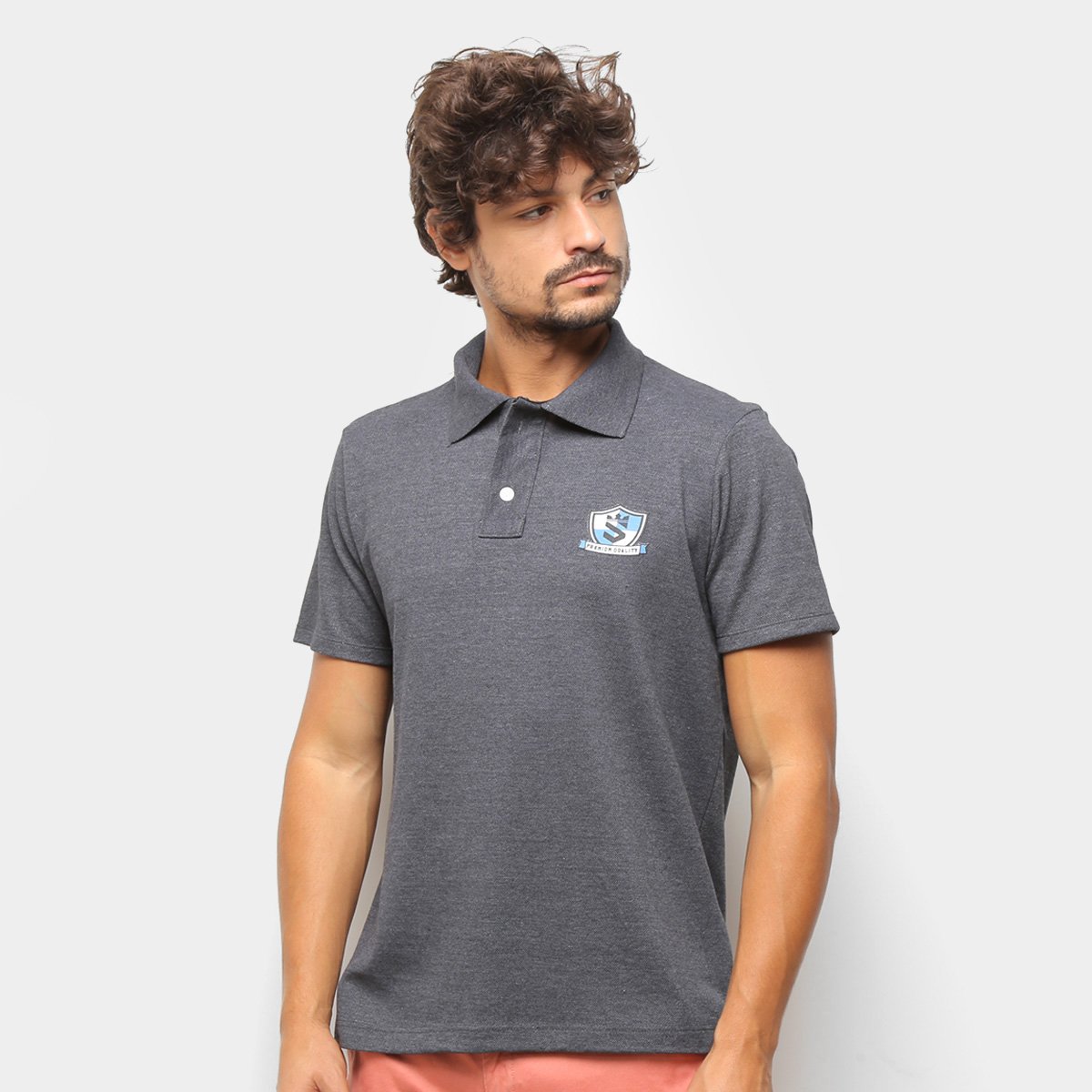 Camisa Polo Suburban Piquet Mini Logo Estilizado Masculina - Chumbo Menor preço em Camisa Polo Suburban Piquet Mini Logo Estilizado Masculina - Chumbo