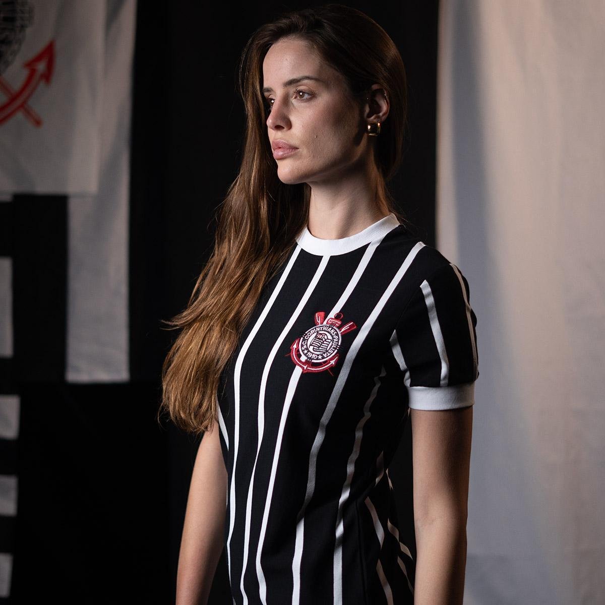 Camisa Retrô Corinthians Democracia 1982 Feminina Oficial Menor preço em Camisa Retrô Corinthians Democracia 1982 Feminina Oficial