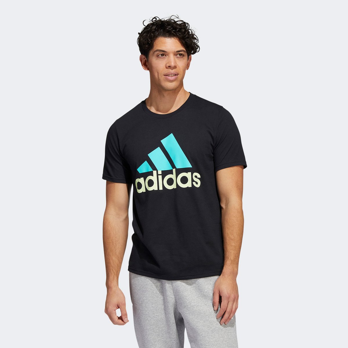 Camiseta Adidas Basic Badge of Sport Masculina - Preto+Azul Menor preço em Camiseta Adidas Basic Badge of Sport Masculina - Preto+Azul