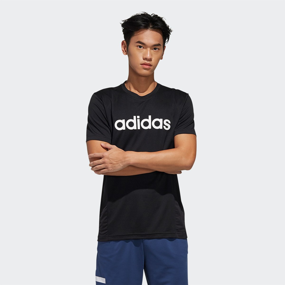 Camiseta Adidas D2M Ca Logo Masculina - Preto+Branco Menor preço em Camiseta Adidas D2M Ca Logo Masculina - Preto+Branco