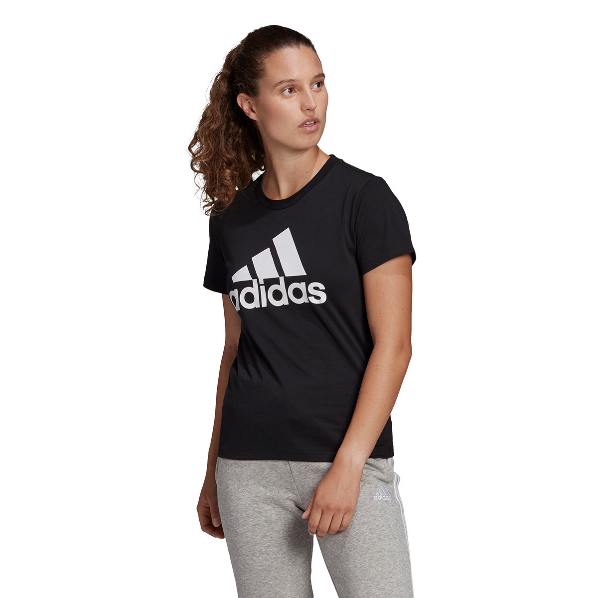 Camiseta Adidas Essentials Logo Adidas Feminina é ruim? Camiseta Adidas Essentials Logo Adidas Feminina é boa?