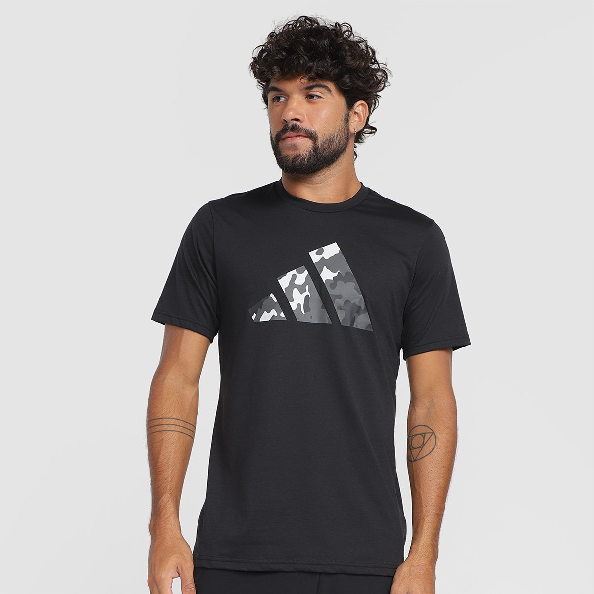 Camiseta Adidas Essentials Logo Camuflado Masculina Menor preço em Camiseta Adidas Essentials Logo Camuflado Masculina