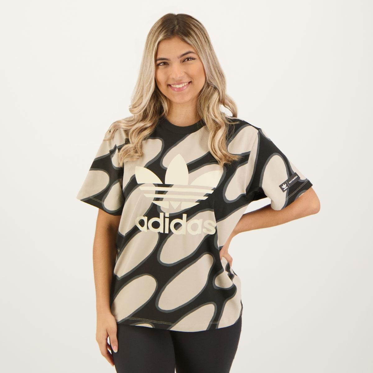 Camiseta Adidas Estampada Marimekko Feminina Preta Zattini