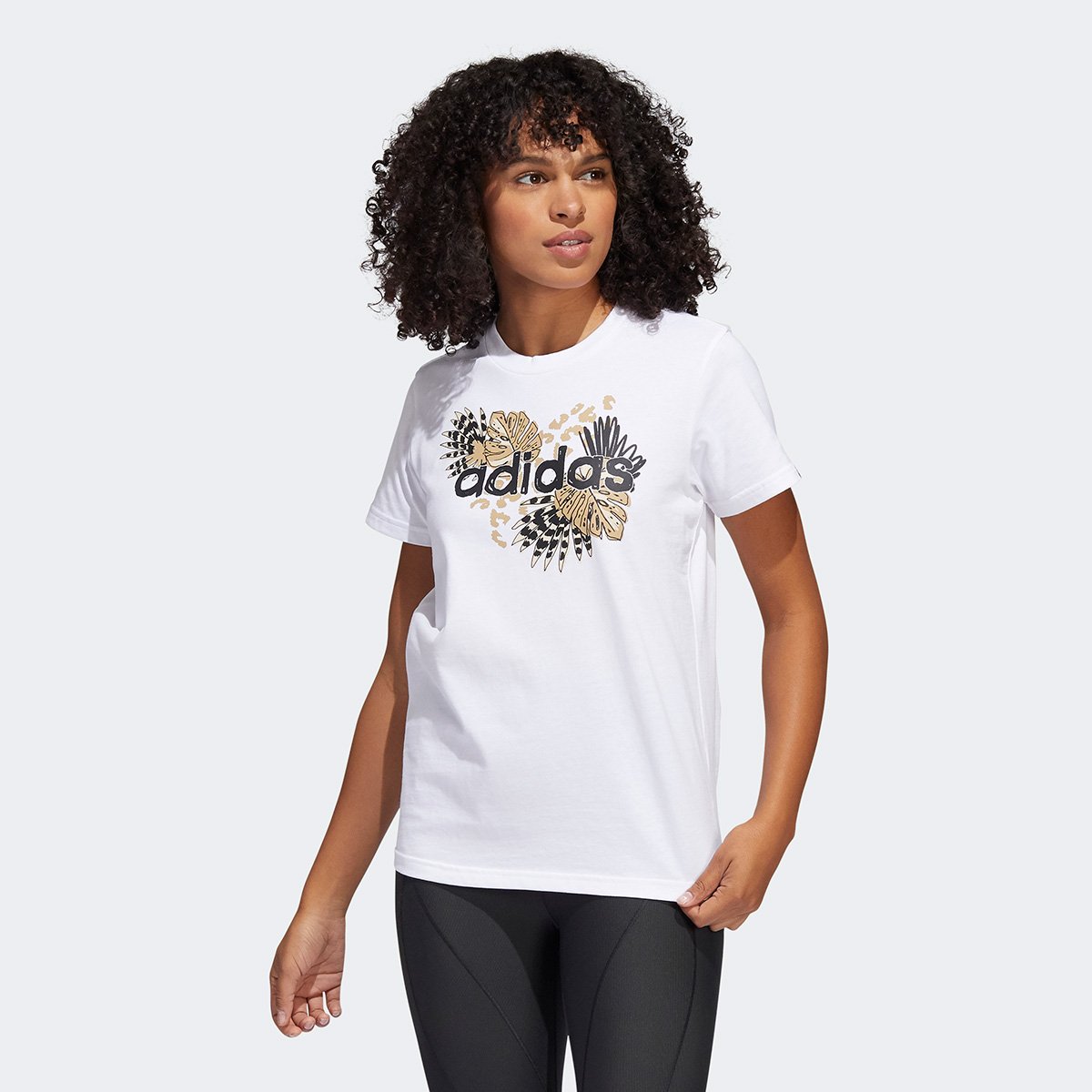 Camiseta Adidas Grafica Farm Feminina - Branco Menor preço em Camiseta Adidas Grafica Farm Feminina - Branco
