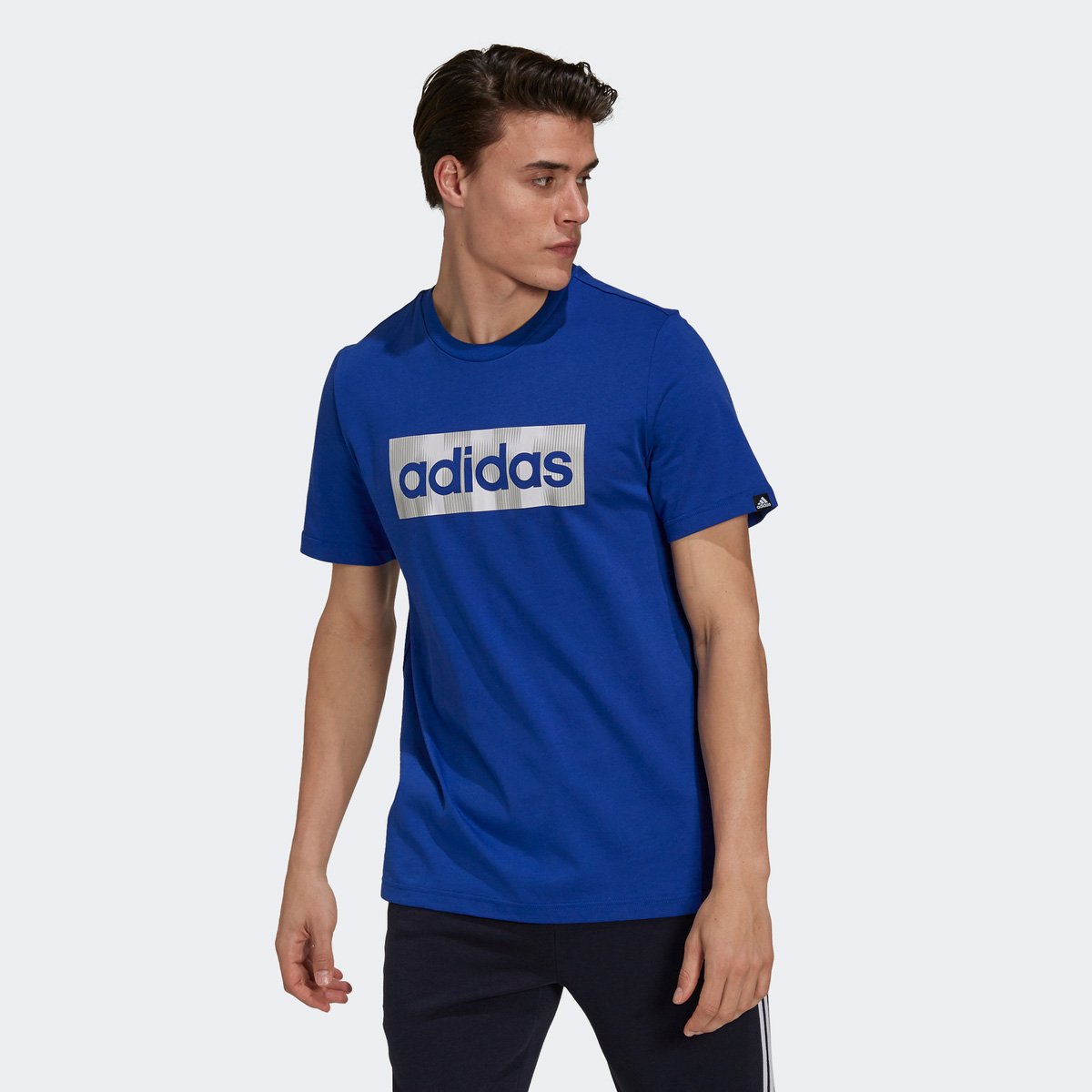 Camiseta Adidas Linear Color Box Masculina - Azul+Branco Menor preço em Camiseta Adidas Linear Color Box Masculina - Azul+Branco
