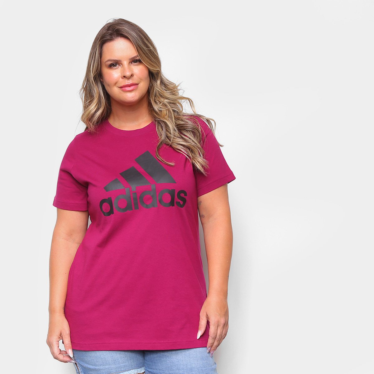 Camiseta Adidas Logo Plus Size Feminina - Bordô Menor preço em Camiseta Adidas Logo Plus Size Feminina - Bordô
