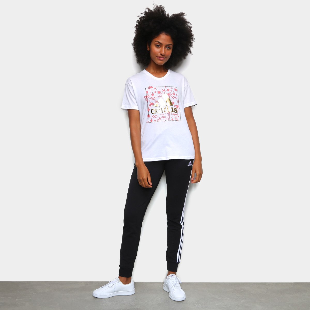 camiseta adidas logo vazado floral feminina