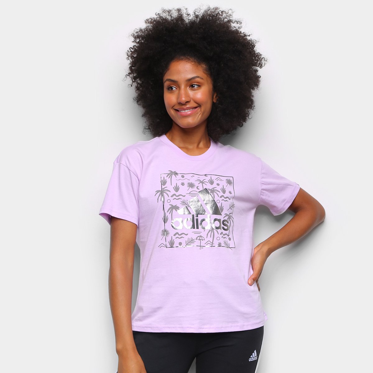camiseta adidas logo vazado floral feminina