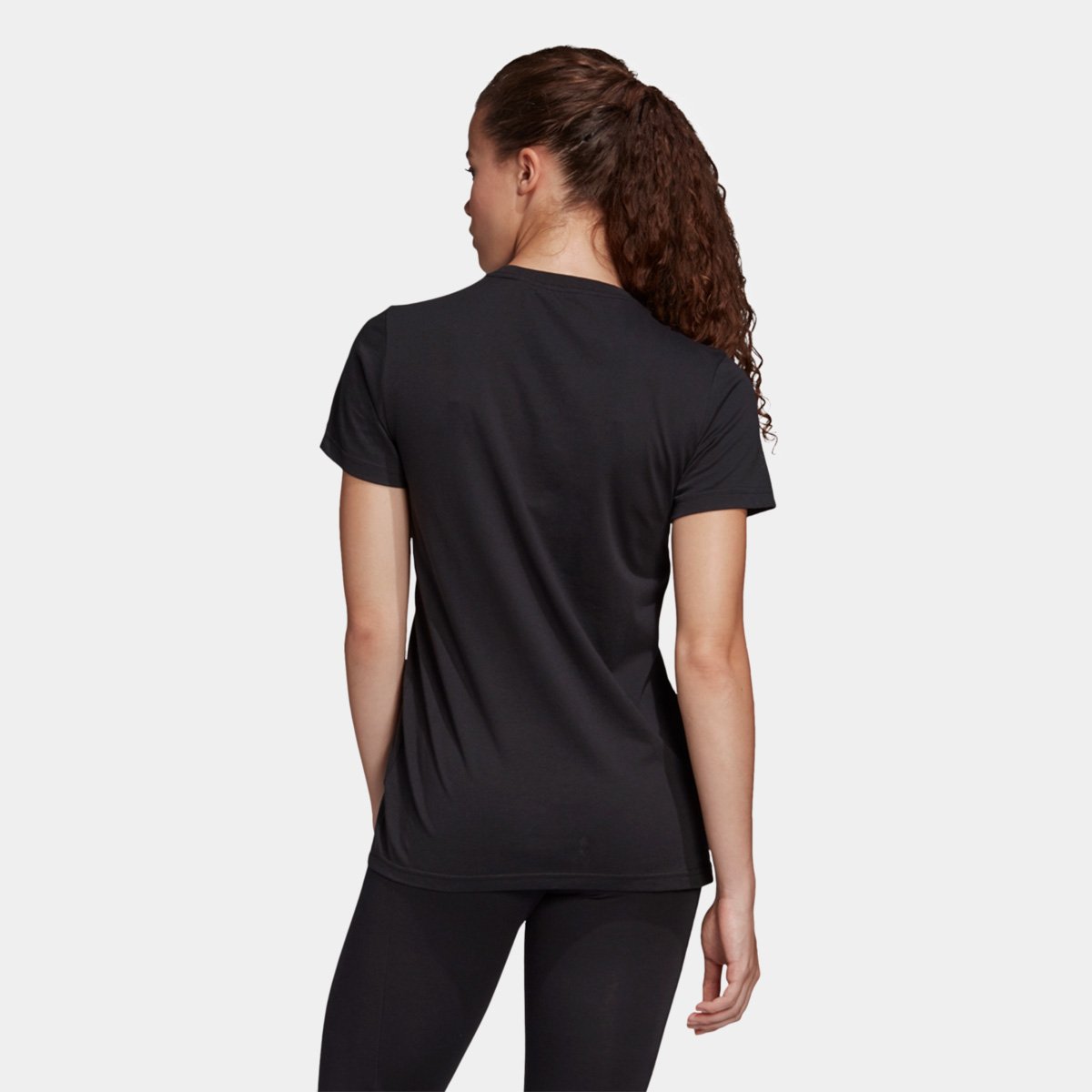 camiseta adidas must haves badge of sport feminina