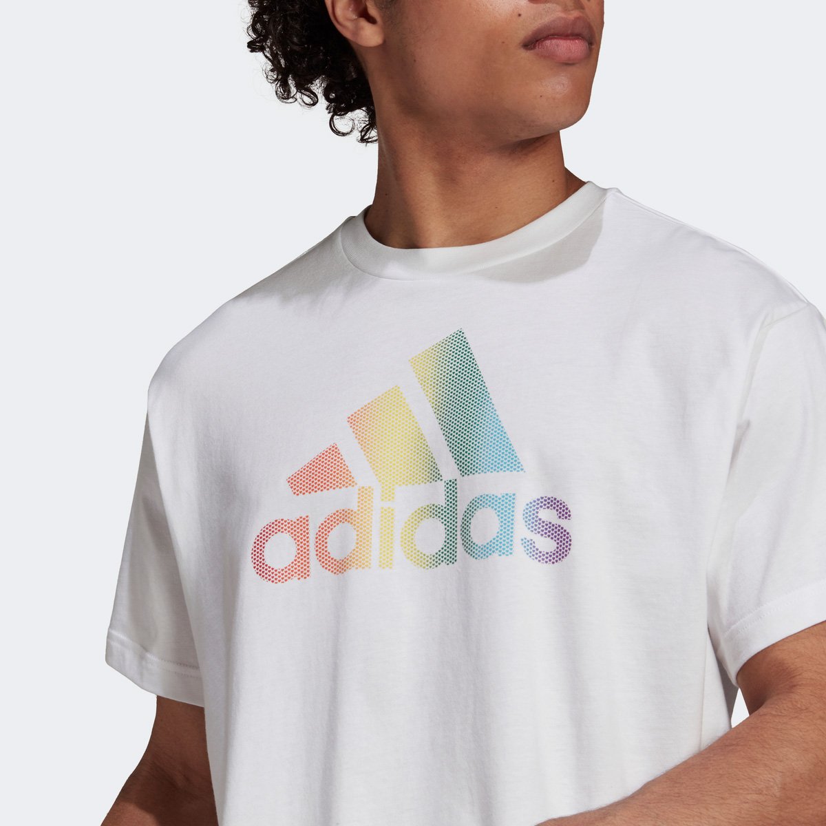 camiseta adidas pride