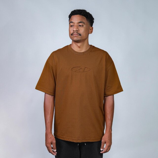 Camiseta Alive Oversized Emboss Marrom