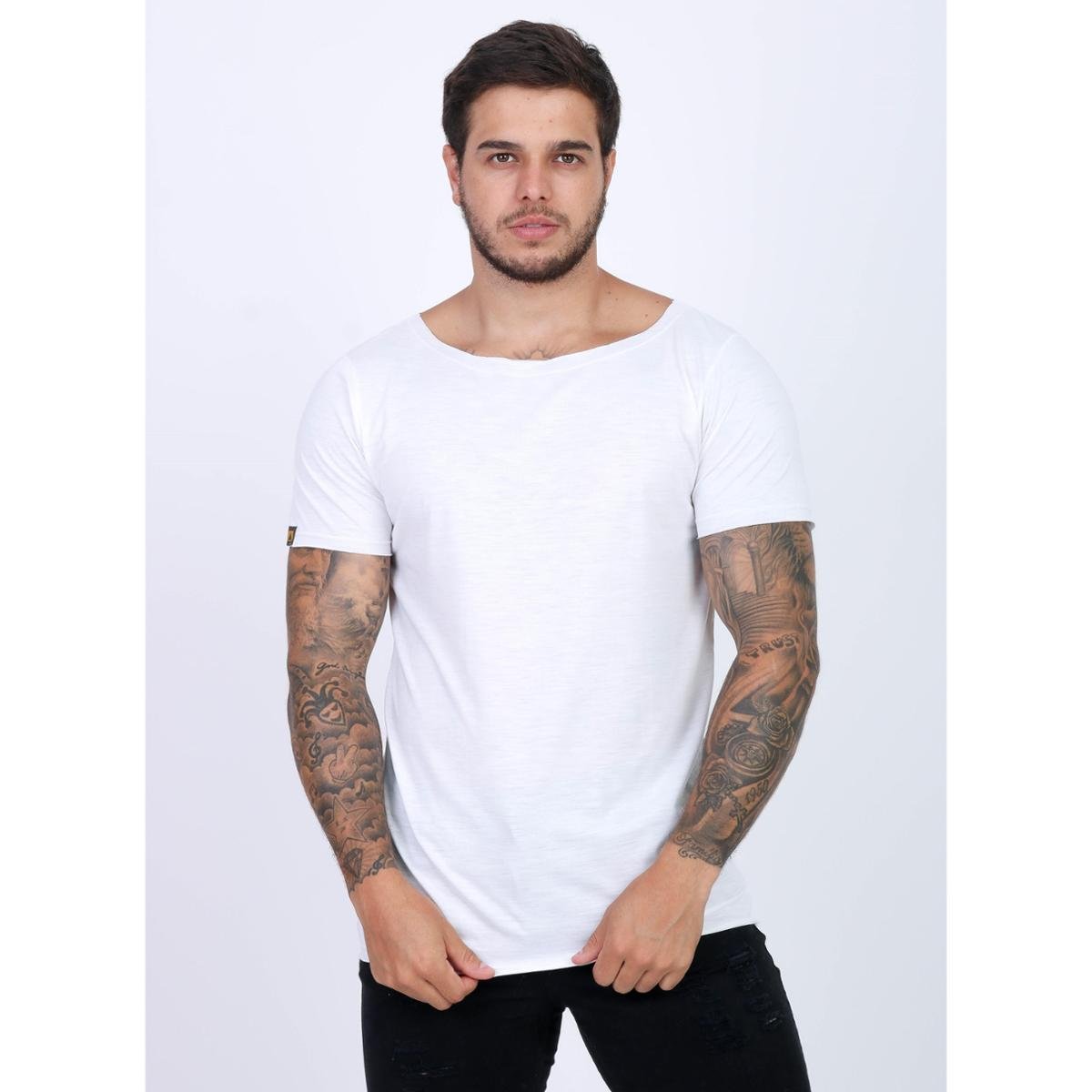 Camiseta Básica Branca Gola Canoa Aberta Moda Slim Masculina - Branco Menor preço em Camiseta Básica Branca Gola Canoa Aberta Moda Slim Masculina - Branco