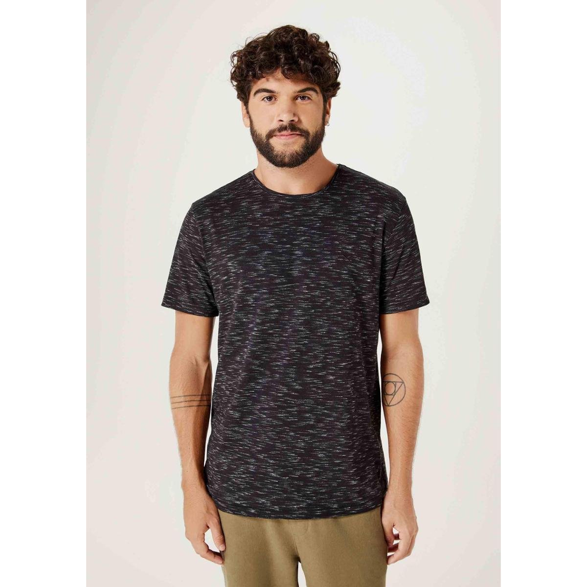 Camiseta Básica Masculina Manga Curta Em Flamê Menor preço em Camiseta Básica Masculina Manga Curta Em Flamê