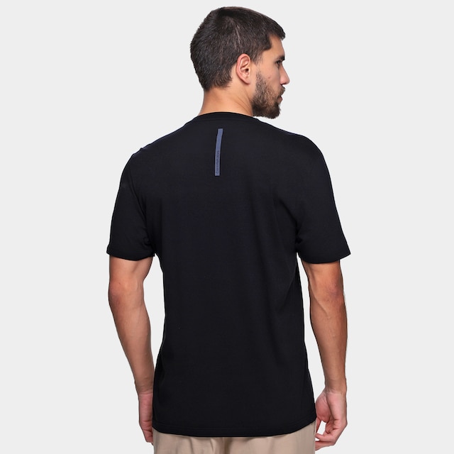 Camiseta Calvin Klein Básica Masculina