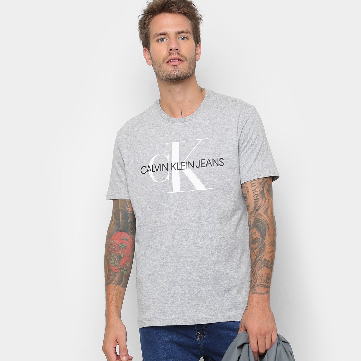 camiseta calvin klein logo