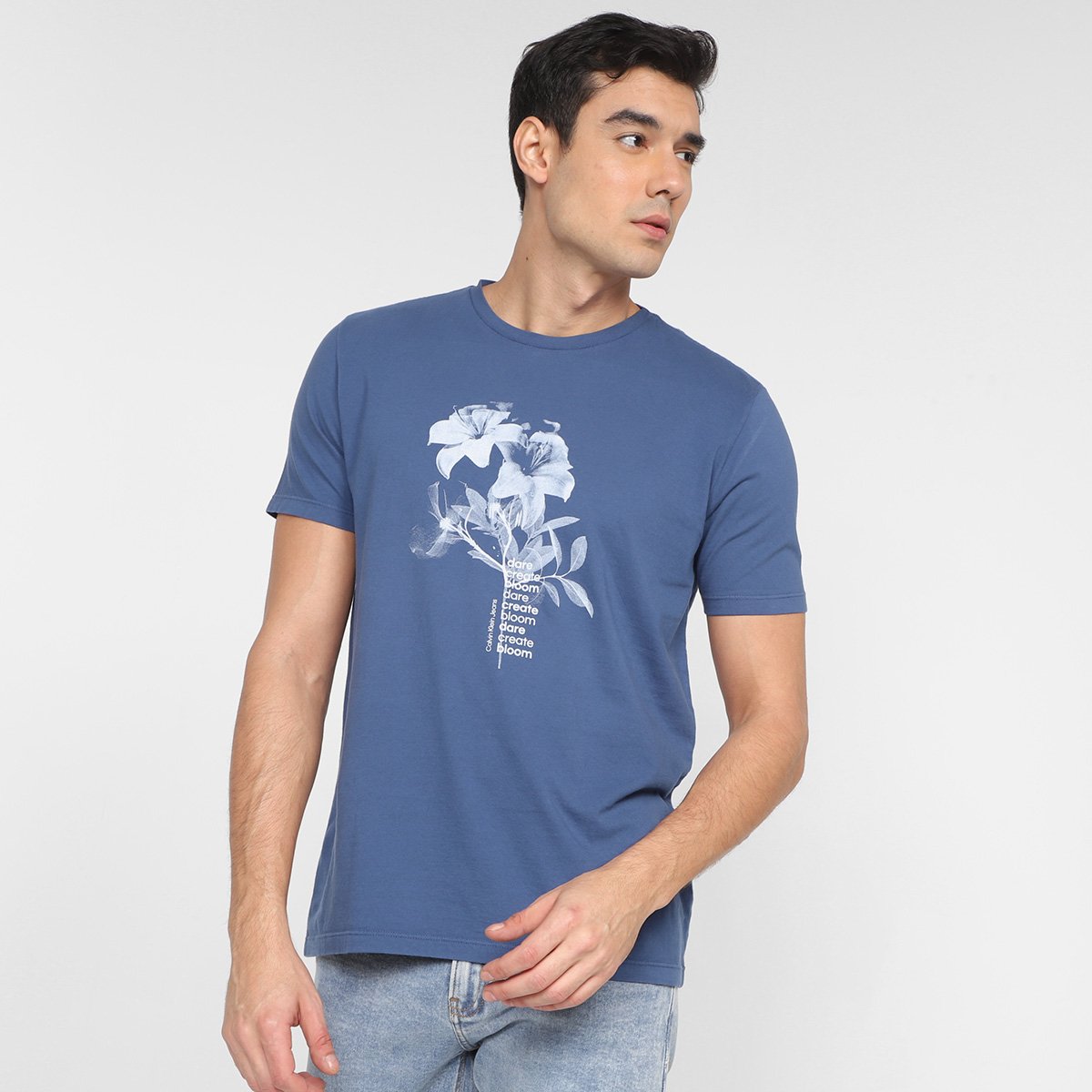 Camiseta Calvin Klein Jeans Flores Manga Curta Masculina - Azul Escuro Menor preço em Camiseta Calvin Klein Jeans Flores Manga Curta Masculina - Azul Escuro