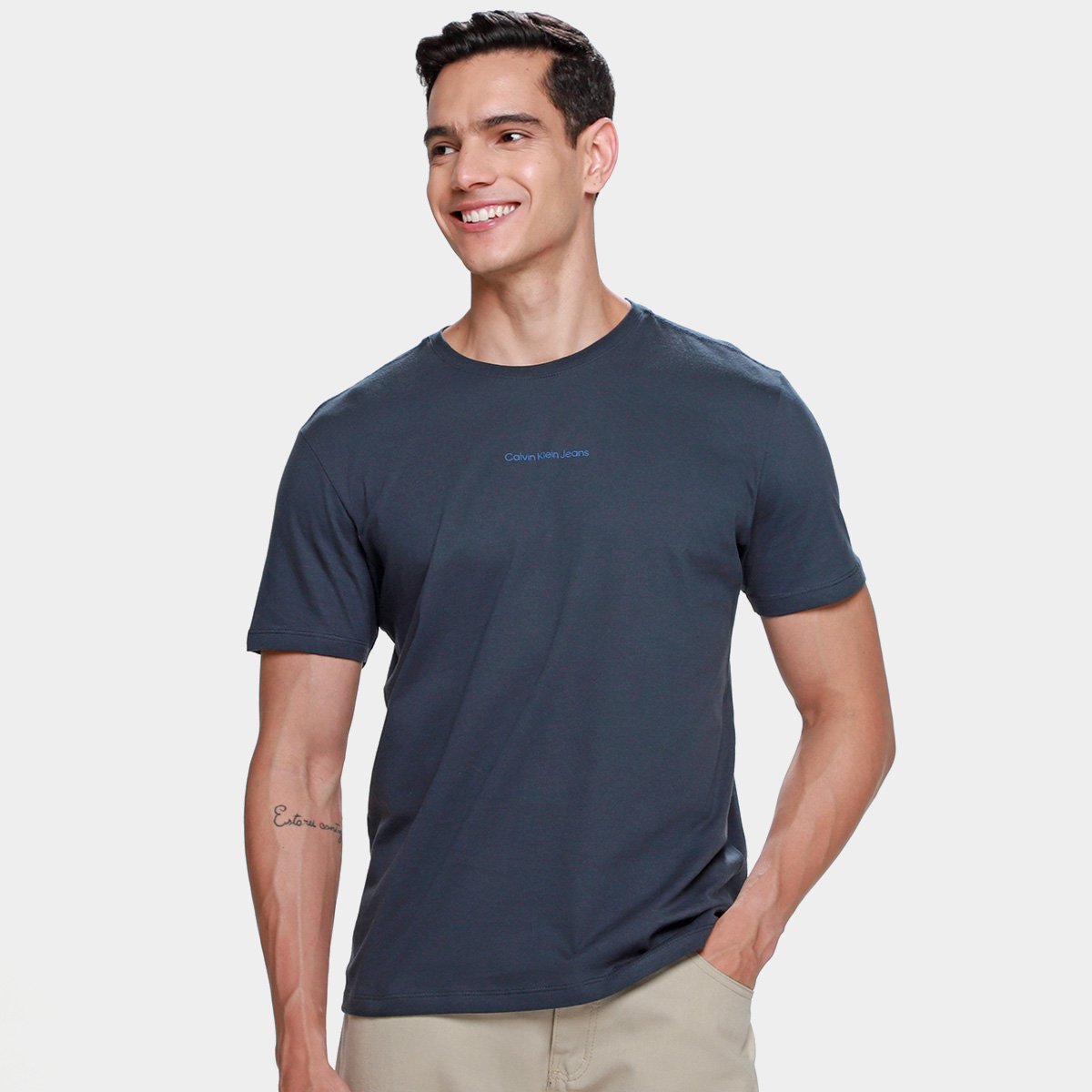 Camiseta Calvin Klein Jeans Logo Masculina é ruim? Camiseta Calvin Klein Jeans Logo Masculina é boa?