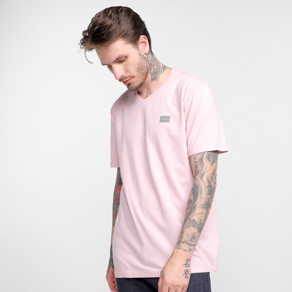 Camiseta Calvin Klein Logo Gola V Masculina - Rosa Claro Menor preço em Camiseta Calvin Klein Logo Gola V Masculina - Rosa Claro