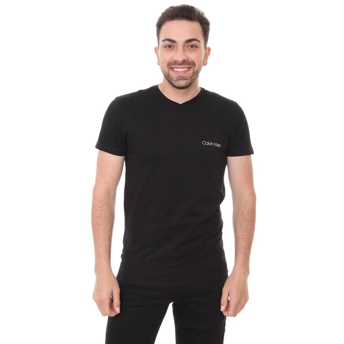 Camiseta Calvin Klein Swimwear Masculina V-Neck Slim Fit Logo Preta - Preto Menor preço em Camiseta Calvin Klein Swimwear Masculina V-Neck Slim Fit Logo Preta - Preto