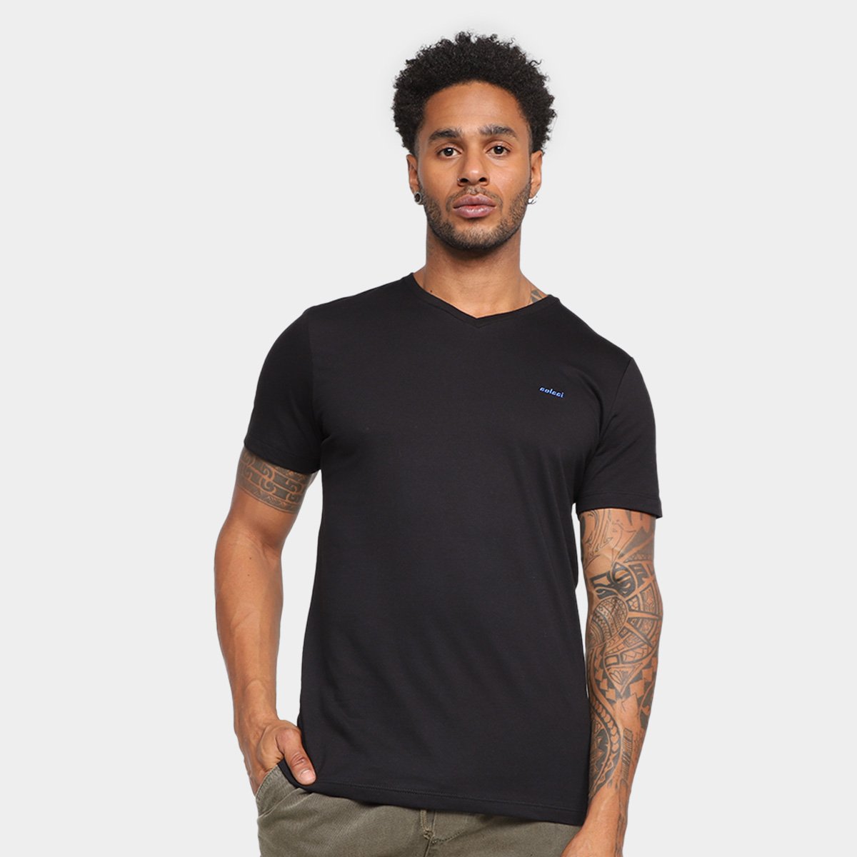 Camiseta Colcci Básica Gola V Masculina - Preto Menor preço em Camiseta Colcci Básica Gola V Masculina - Preto