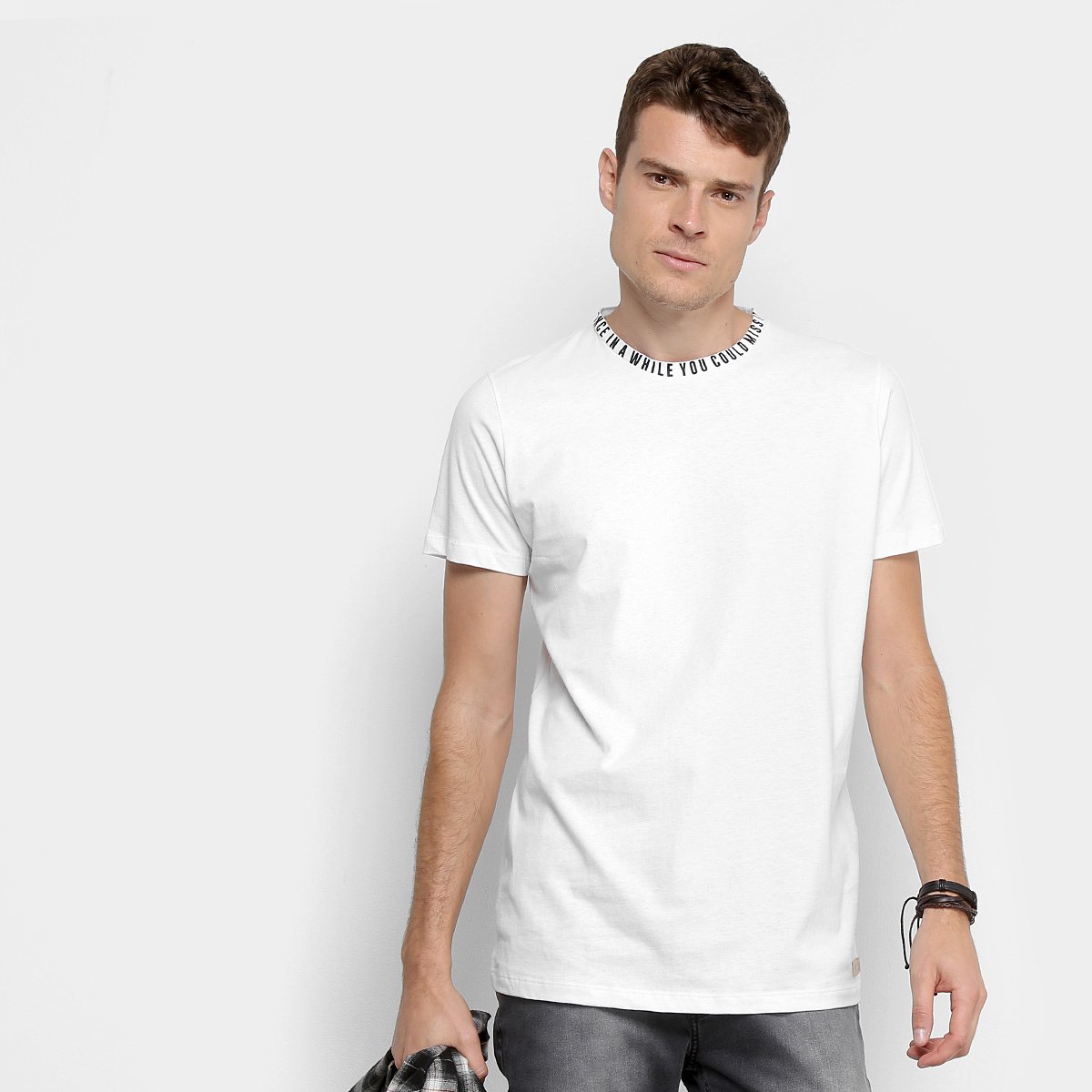 Camiseta Colcci com Gola Estampada Masculina - Branco Menor preço em Camiseta Colcci com Gola Estampada Masculina - Branco