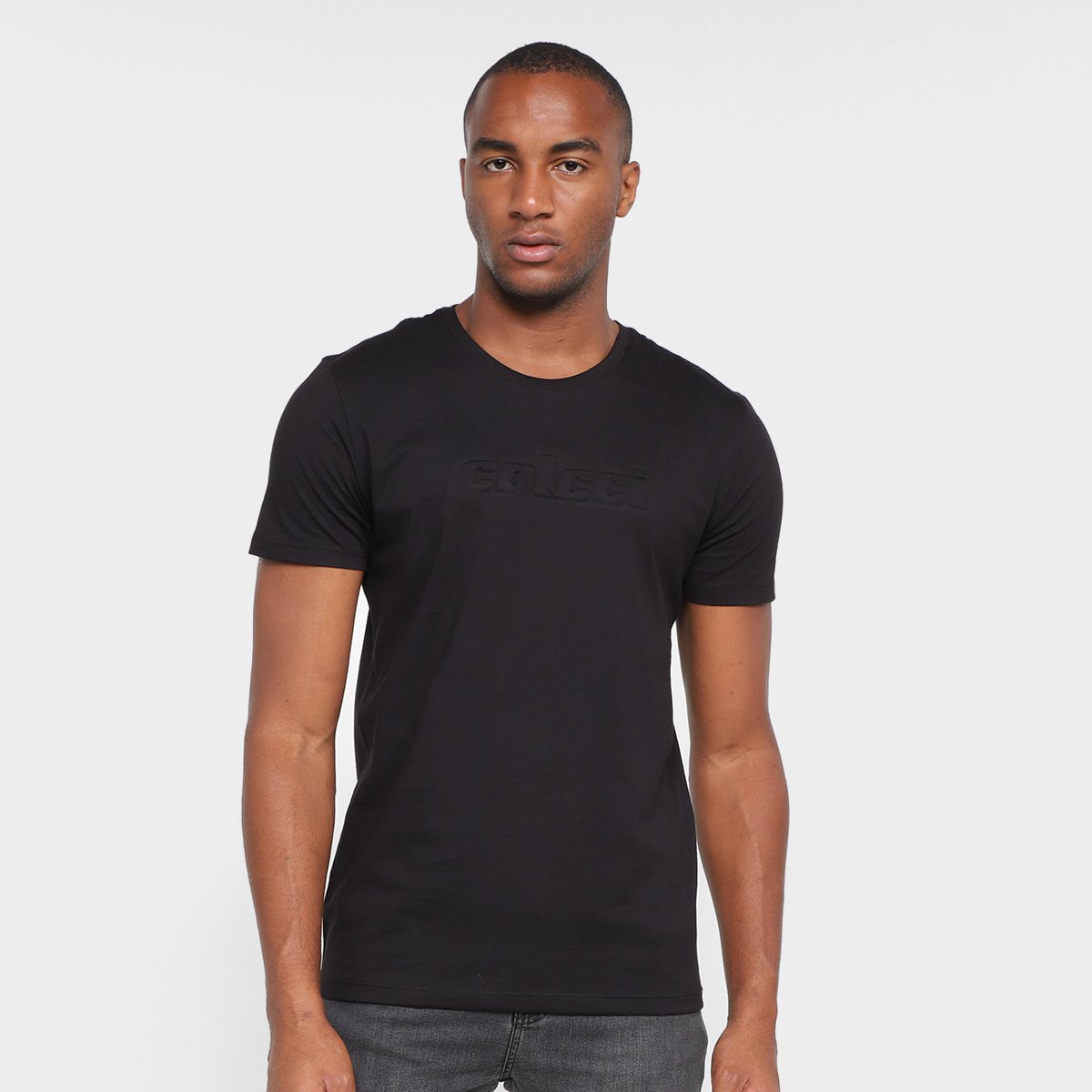 Camiseta Colcci Logo Relevo Masculina - Preto Menor preço em Camiseta Colcci Logo Relevo Masculina - Preto