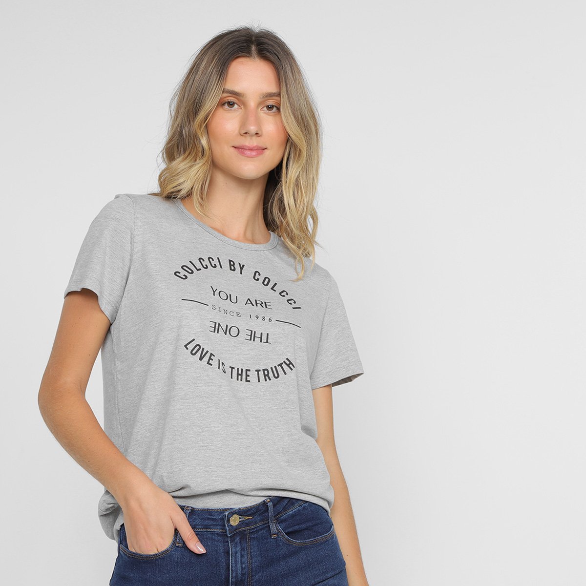 Camiseta Colcci Love Is The Truth Feminina - Cinza Menor preço em Camiseta Colcci Love Is The Truth Feminina - Cinza