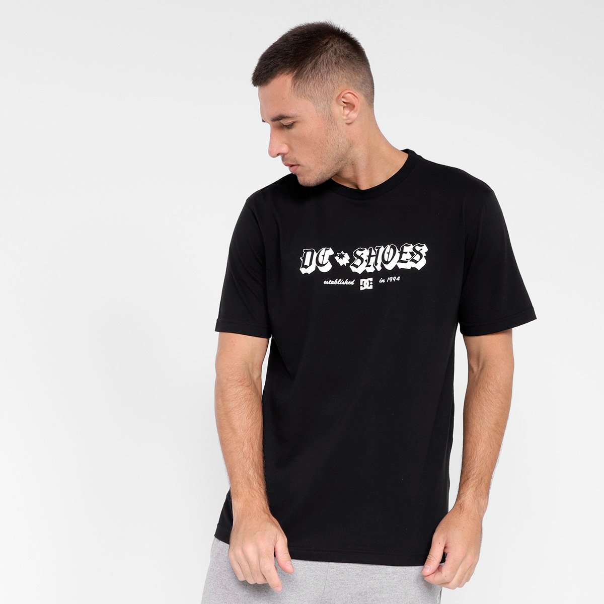 Camiseta Dc Shoes Chester Tss Masculina Menor preço em Camiseta Dc Shoes Chester Tss Masculina