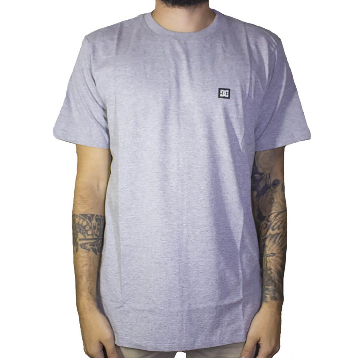 Camiseta DC Shoes Super Transfer Masculina - Mescla Menor preço em Camiseta DC Shoes Super Transfer Masculina - Mescla