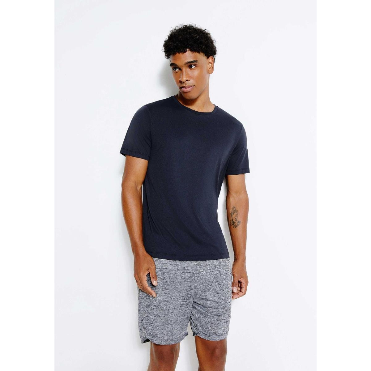Camiseta Esportiva Hering Sports Básica Ultra Masculina Menor preço em Camiseta Esportiva Hering Sports Básica Ultra Masculina