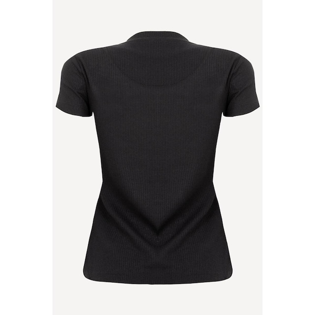 Camiseta Feminina Aleatory Texturizada Básica Pret