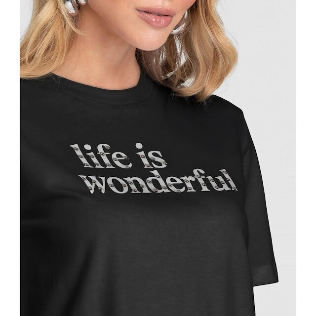 Camiseta Feminina Com Estampa e Rebite Dianna Preto