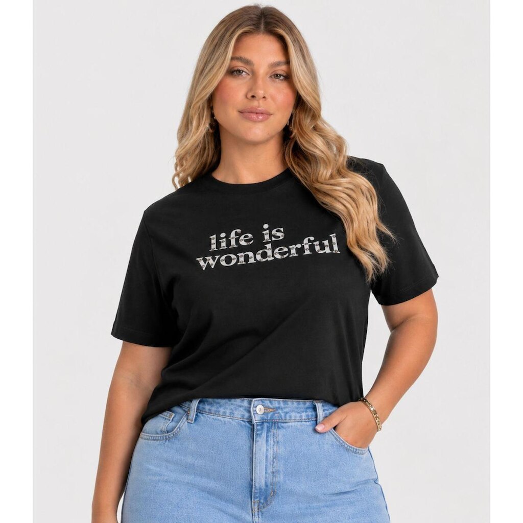 Camiseta Feminina Com Estampa e Rebite Dianna Preto