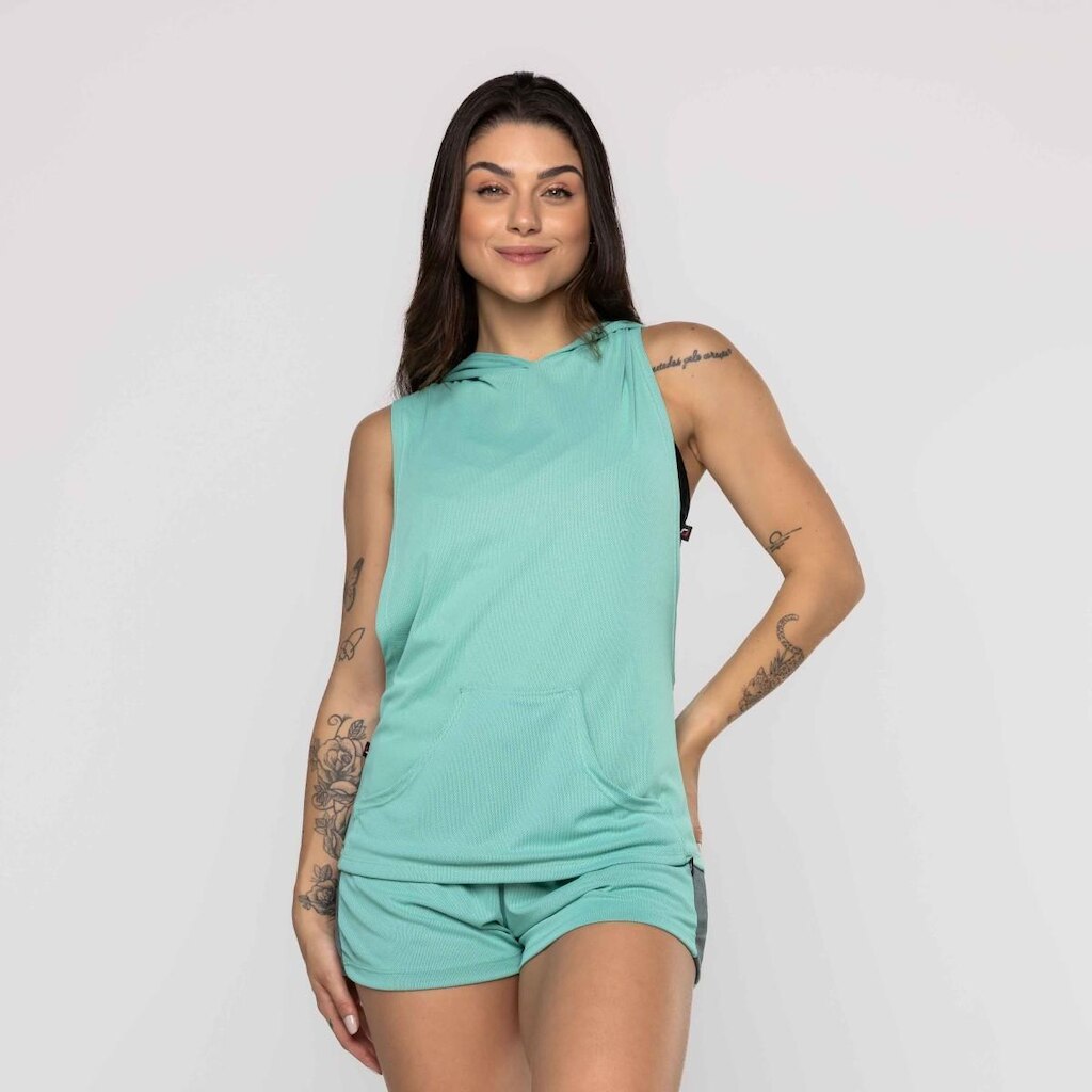 Camiseta Fitness Feminina Cavada Capuz Poliamida