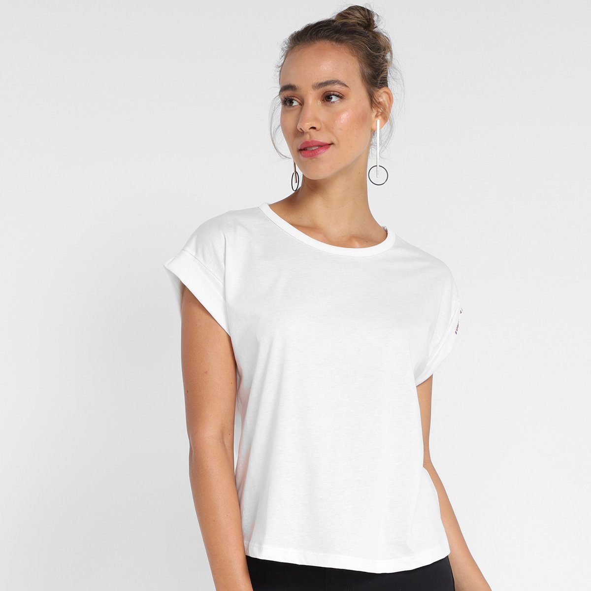Camiseta Forum Muscle Básica Feminina - Off White Menor preço em Camiseta Forum Muscle Básica Feminina - Off White