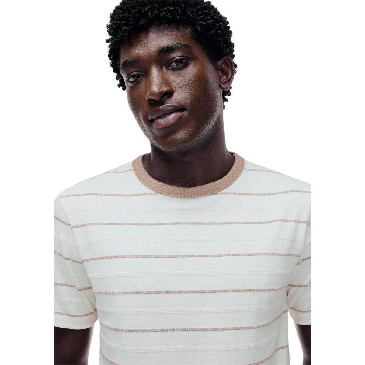 Camiseta Hering Fio Tinto Listrada Masculina Marfim Menor preço em Camiseta Hering Fio Tinto Listrada Masculina Marfim