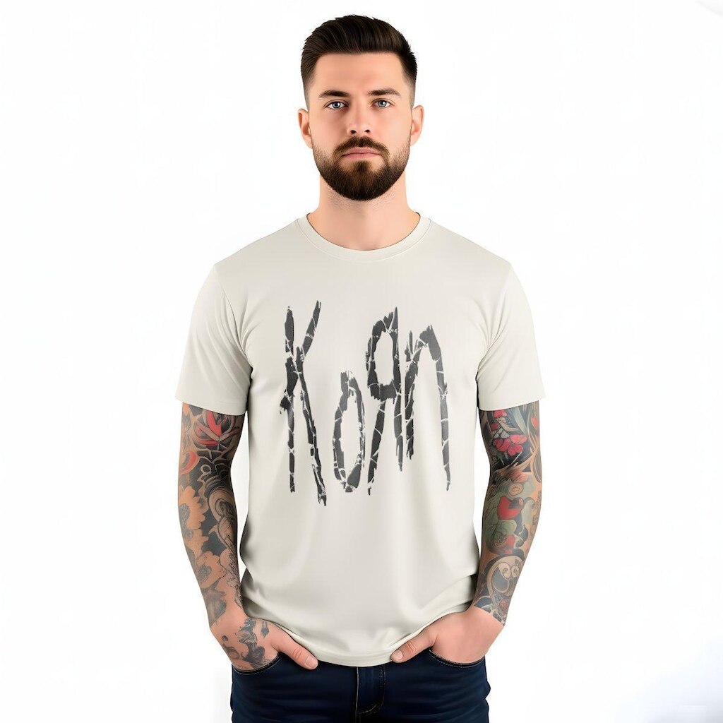 Camiseta Korn em Relevo Off White | Estilo Nu Metal Premium – Alt Universe