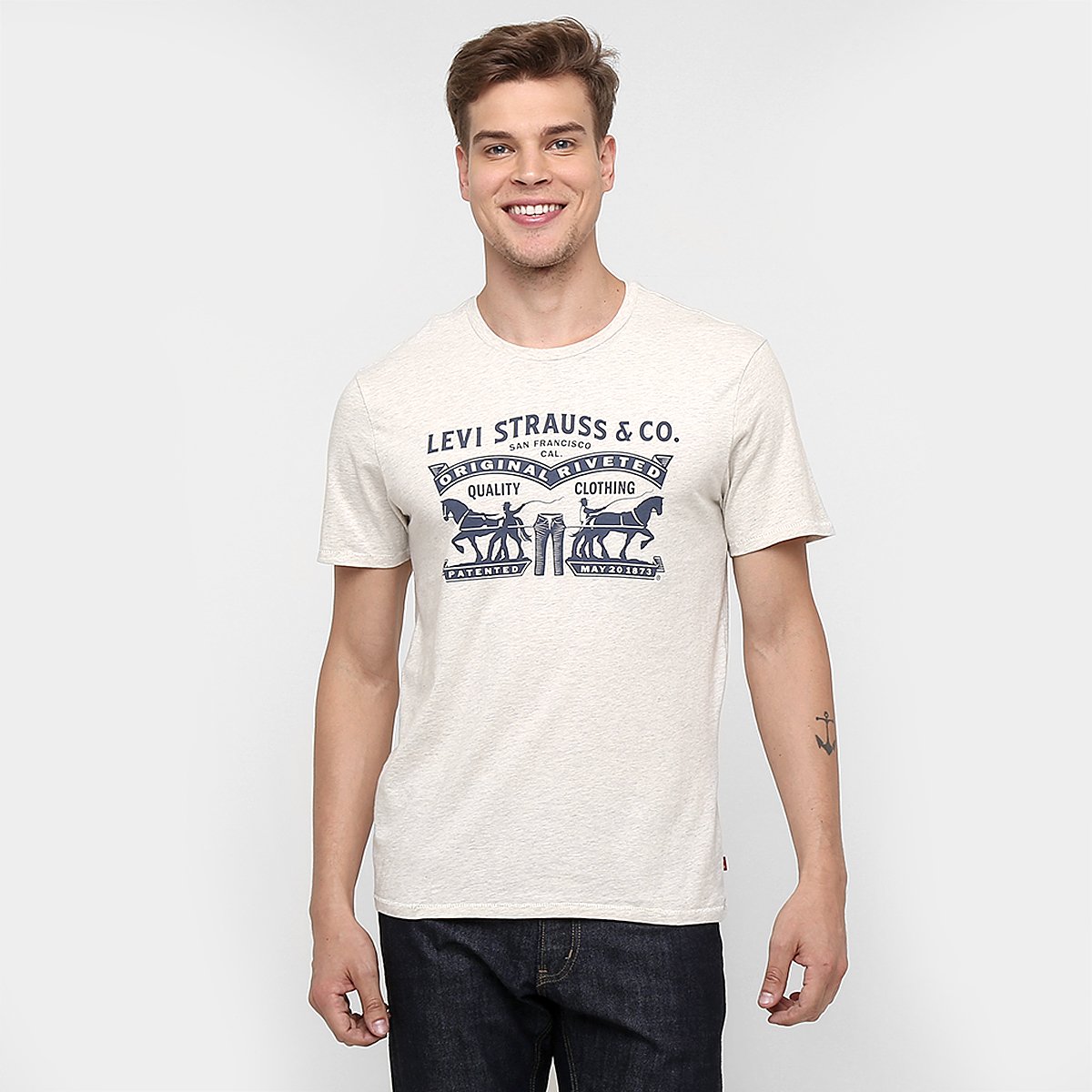 camiseta levis estampada